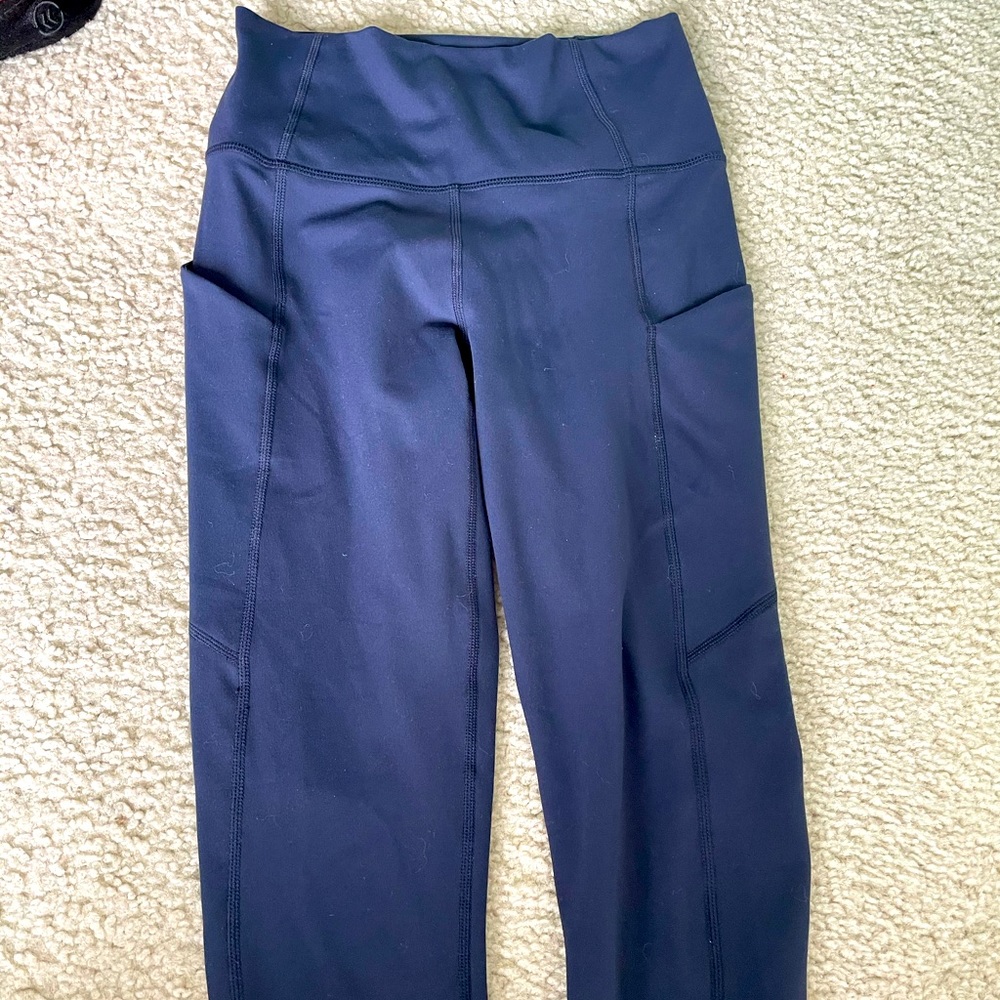 Fabletics women’s dark blue leggings